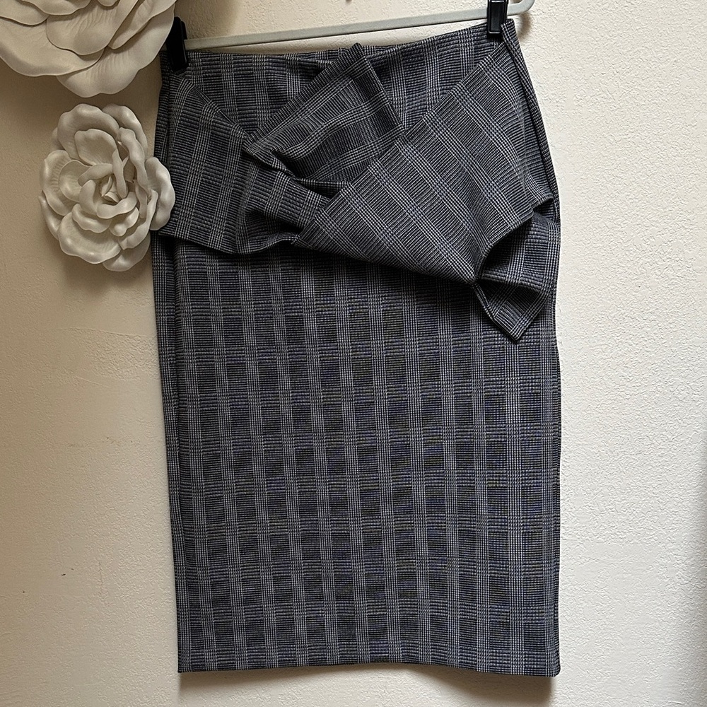 H&M Black and Gray Checkered Pencil Skirt